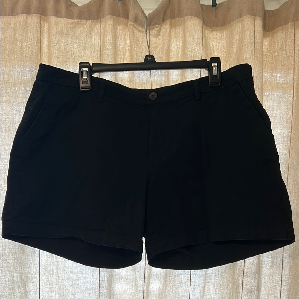 Classic Black Women's Shorts - Old Navy size 14